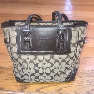 Barely used mini tote coach hand bag